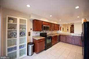 7915 Valleyfield Dr, Springfield, VA 22153 - Photo 17