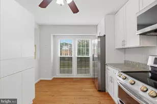13937 Middle Creek Pl, Centreville, VA 20121 - Photo 3