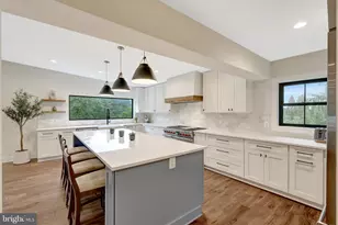 10904 Belgravia Ct, Great Falls, VA 22066 - Photo 7
