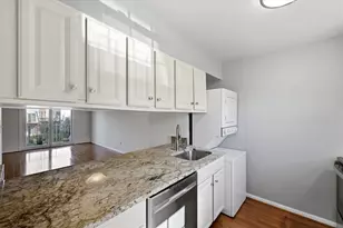 6146 Strasburg Dr, Centreville, VA 20121 - Photo 13