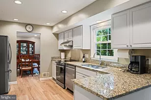13300 Tuckaway Dr, Fairfax, VA 22033 - Photo 9