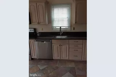 7034 Darby Towne Court, Alexandria, VA 22315 - Photo 3