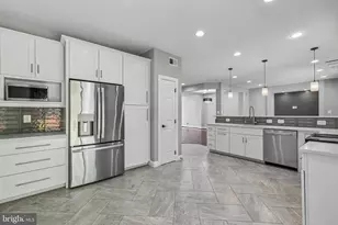6009 McAlester Way, Centreville, VA 20121 - Photo 5