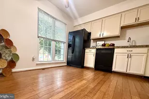 14829 Hancock Ct, Centreville, VA 20120 - Photo 3