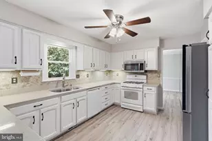 13603 Haverford Ct, Chantilly, VA 20151 - Photo 15