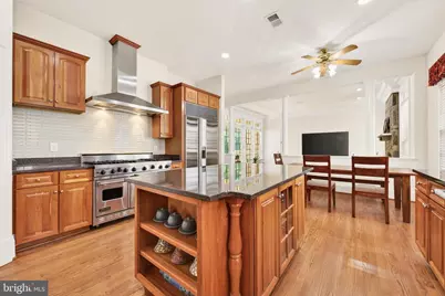 9860 Palace Green Way, Vienna, VA 22181 - Photo 17