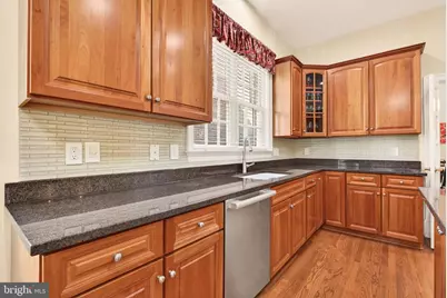 9860 Palace Green Way, Vienna, VA 22181 - Photo 15