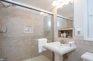 11696 Fox Glen Dr, Oakton, VA 22124 - Photo 41