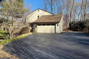 11696 Fox Glen Dr, Oakton, VA 22124 - Photo 49