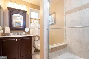 11696 Fox Glen Dr, Oakton, VA 22124 - Photo 33
