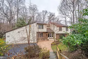 11696 Fox Glen Dr, Oakton, VA 22124 - Photo 1