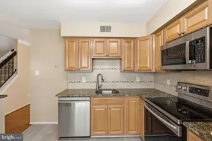 5906 Bridgetown Ct, Burke, VA 22015 - Photo 11