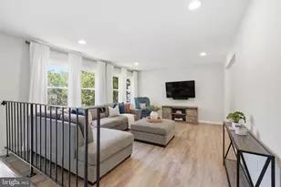 1811 Cranberry Ln, Reston, VA 20191 - Photo 5