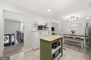 1811 Cranberry Ln, Reston, VA 20191 - Photo 9