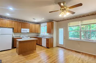 7719 Sullivan Cir, Alexandria, VA 22315 - Photo 9