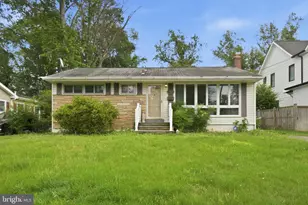 108 Battle St SW, Vienna, VA 22180 - Photo 1