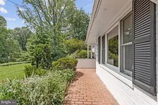 6534 Jay Miller Dr, Falls Church, VA 22041 - Photo 3