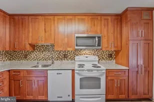 8360 Greensboro Dr, McLean, VA 22102 - Photo 21