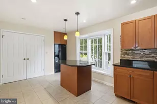 6012 Crown Royal Cir, Alexandria, VA 22310 - Photo 9