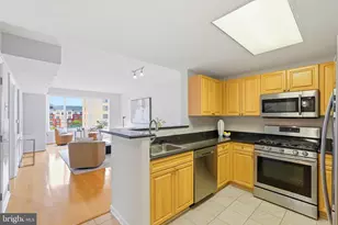2726 Gallows Rd, Vienna, VA 22180 - Photo 5
