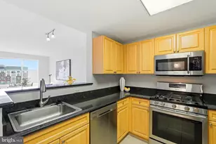 2726 Gallows Rd, Vienna, VA 22180 - Photo 5