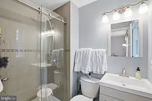 10903 Middlegate Dr, Fairfax, VA 22032 - Photo 23