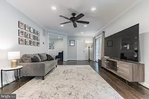 9911 Barnsbury Ct, Fairfax, VA 22031 - Photo 7