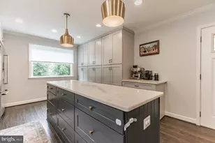 9911 Barnsbury Ct, Fairfax, VA 22031 - Photo 11