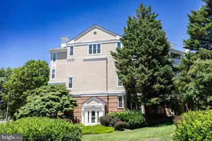 2204 Westcourt Ln, Herndon, VA 20170 - Photo 1