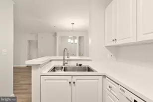 6990 Falls Reach Dr, Falls Church, VA 22043 - Photo 19
