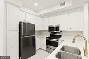 1324 Garden Wall Cir, Reston, VA 20194 - Photo 11