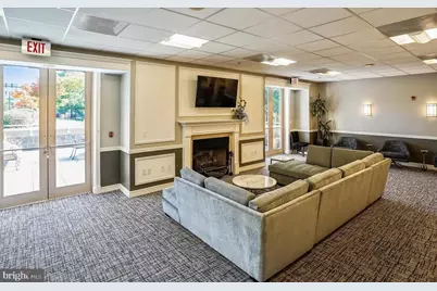 2726 Gallows Road #1011, Vienna, VA 22180 - Photo 17