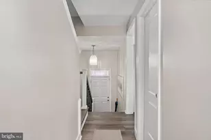 2504 Windbreak Dr, Alexandria, VA 22306 - Photo 5