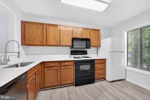 2281 Hunters Run Dr, Reston, VA 20191 - Photo 5
