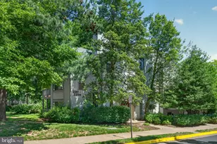 2281 Hunters Run Dr, Reston, VA 20191 - Photo 25