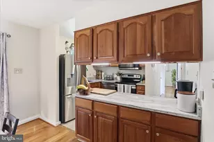 8143 Edmonton Ct, Springfield, VA 22152 - Photo 11