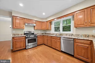 4655 Braddock Green Ct, Fairfax, VA 22032 - Photo 9