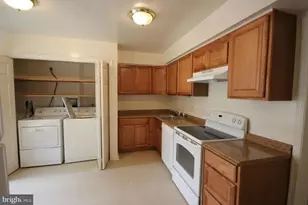 3722 Persimmon Cir, Fairfax, VA 22031 - Photo 5