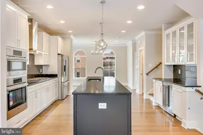 14813 Retreat Boulevard, Chantilly, VA 20151 - Photo 11