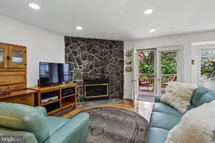 11333 Orchard Ln, Reston, VA 20190 - Photo 9