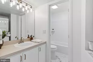 5810 Royal Ridge Dr, Springfield, VA 22152 - Photo 9