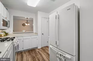 10090 Oakton Terrace Rd, Oakton, VA 22124 - Photo 5