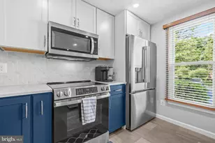 9179 Forest Breeze Ct, Springfield, VA 22152 - Photo 7