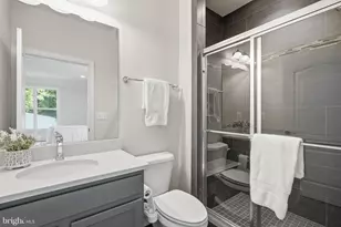 7821 Old Falls Rd, McLean, VA 22102 - Photo 23