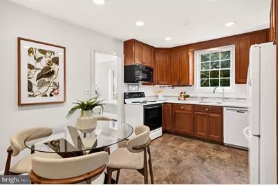 2827 Maple Lane, Fairfax, VA 22031 - Photo 11