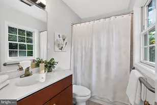 2827 Maple Ln, Fairfax, VA 22031 - Photo 7