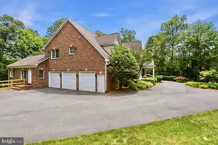 3703 Waples Crest Ct, Oakton, VA 22124 - Photo 5