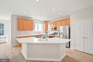 12147 Monteith Ln, Fairfax, VA 22030 - Photo 11