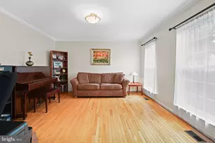 3013 Dower House Dr, Herndon, VA 20171 - Photo 7