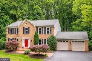 11618 Holly Briar Ln, Great Falls, VA 22066 - Photo 3